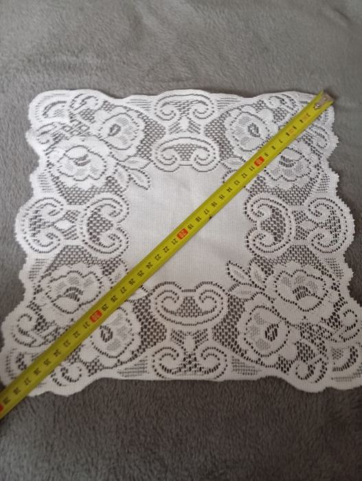 Mała serwetka koronkowa