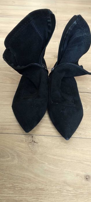 Buty za kostkę czarne z noskiem 39