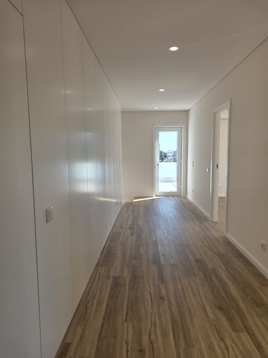 Moradia T5 completamente renovada