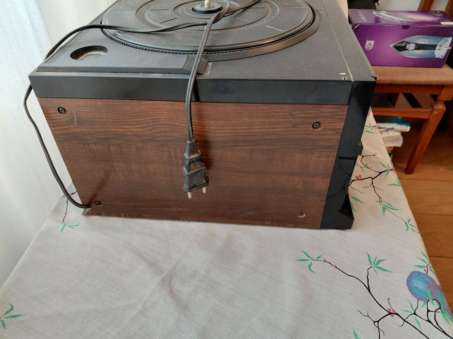Aparelhagem da sanyo acho que trabalha a muito tempo que não é usada