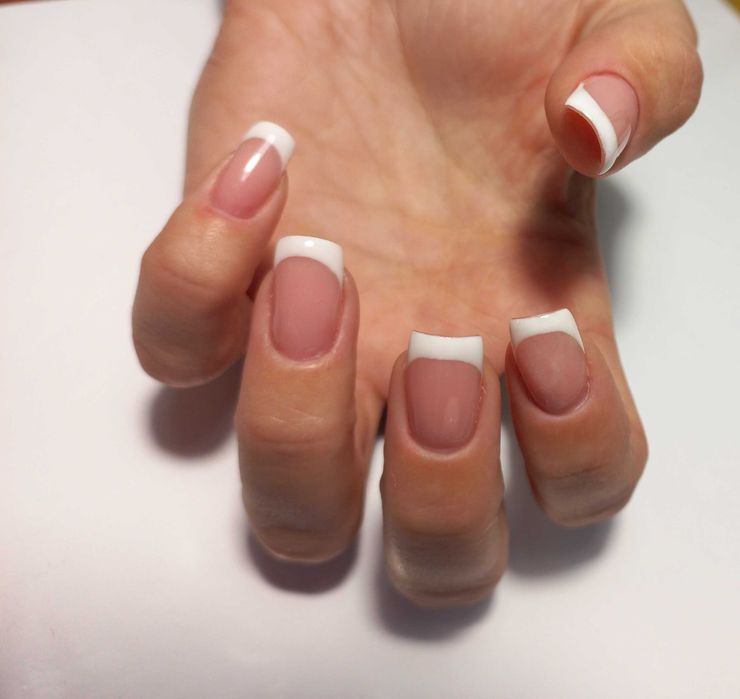 Манікюр, педикюр, нарощування нігтів