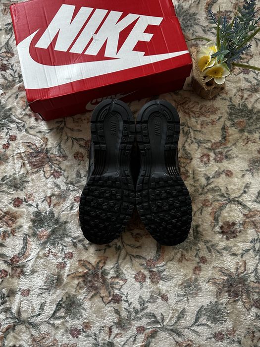 Nike P-6000 – czarne z fioletowymi detalami