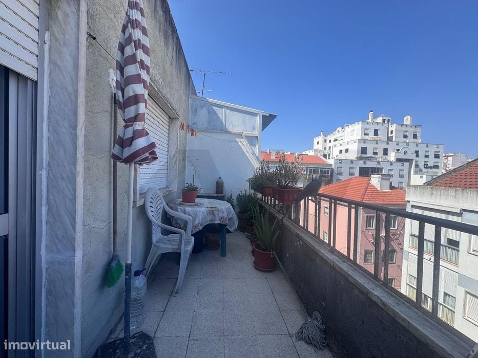 Duplex Converted into Two T2 Apartments