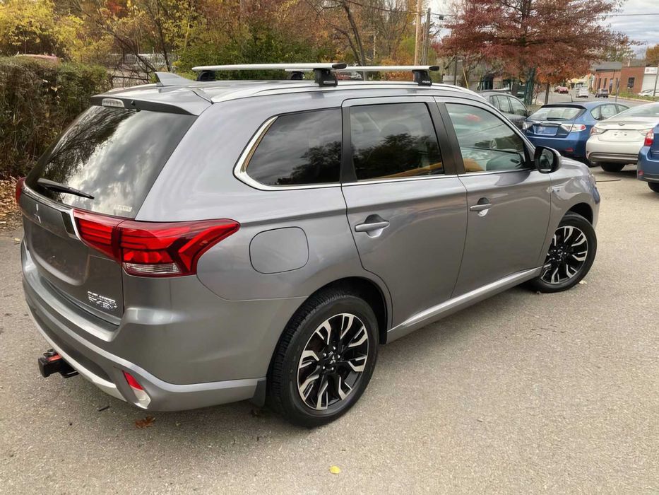 Mitsubishi Outlander SEL      2018