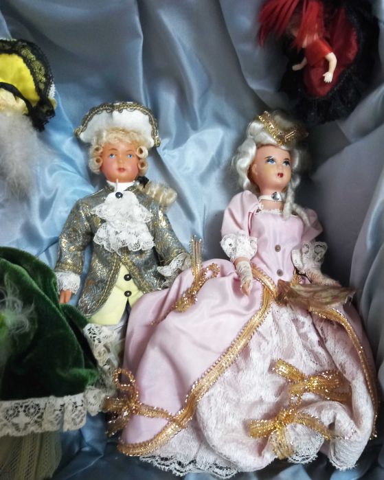 Móvel Brinquedos Bonecas Antigas Coleção