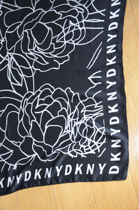 duża chusta/apaszka DKNY pareo czarno-biała