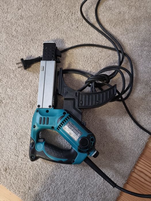 Nowa wkrętarka do zabudowy Makita 6842