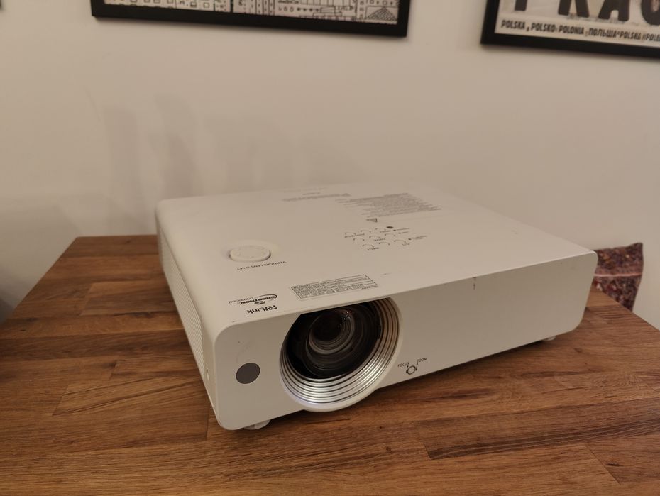 Panasonic PT-VW431DU n 4,300 Lumens Projektor krotkoogniskowy WXGA obsługa full hd wysoka jasność kino plenerowe domowe