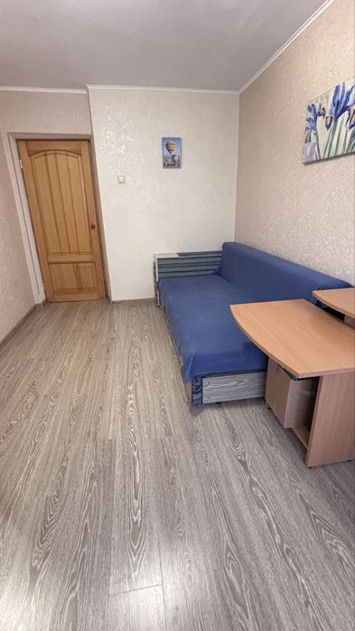Продам 3к улучшенку 1й эт/9и кухня 9м газ, кирпич, м. Ботсад