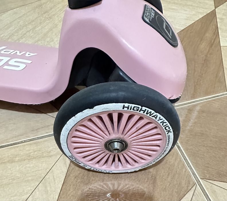 Самокат scoot and ride