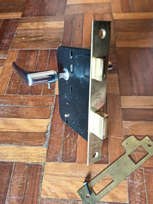 Fechadura de quarto (só tem uma chave) NOVA!*