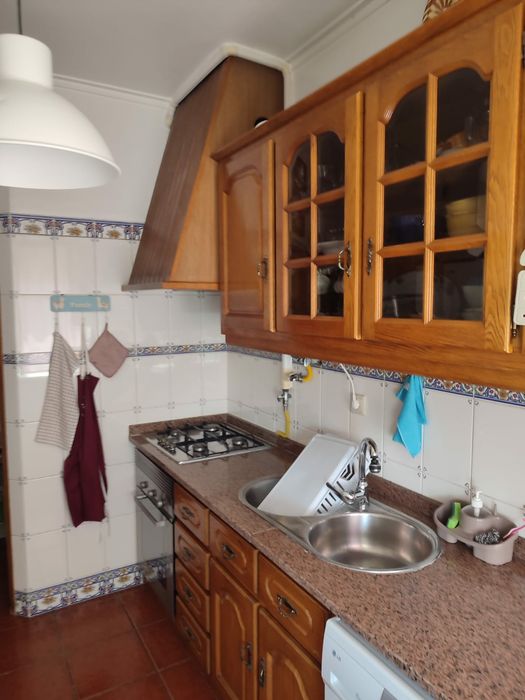 Alugo Quarto em CORROIOS  perto da estação dos comboios, 350 euros com todas as despesas incluídas, água  luz gás  internet,