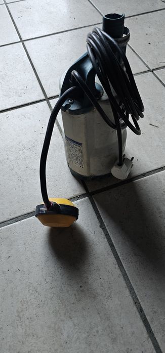 Bomba eléctrica de tirar água