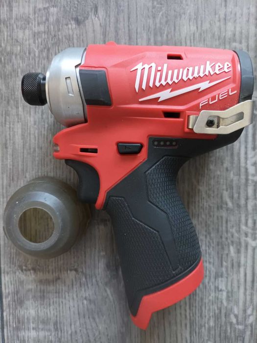 Оригінальний шуруповерт Milwaukee 2551-20 m12, під ремонт