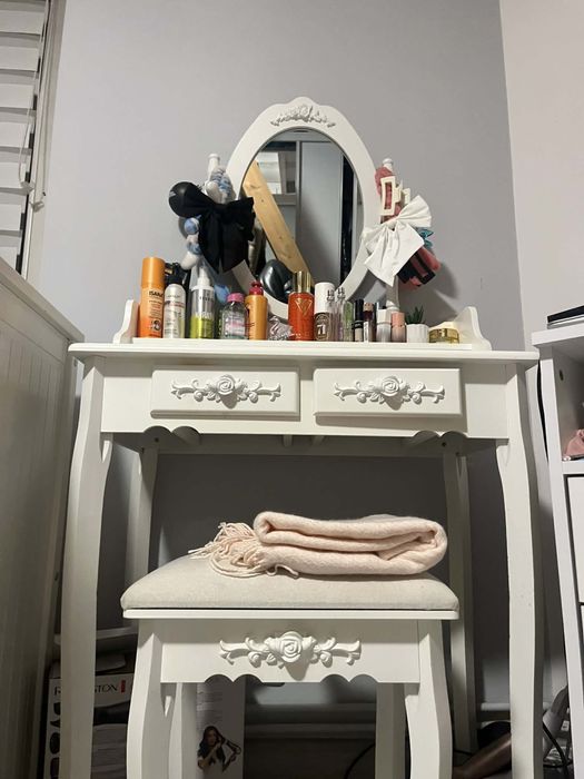 Toaletka biała + taboret