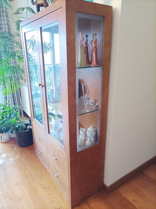 Vitrine de sala com 4 gavetas