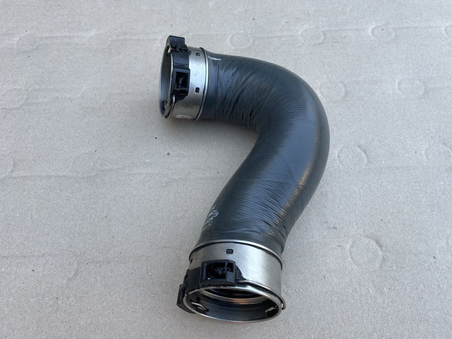 Патрубок интеркулера на VITO-VIANO W639