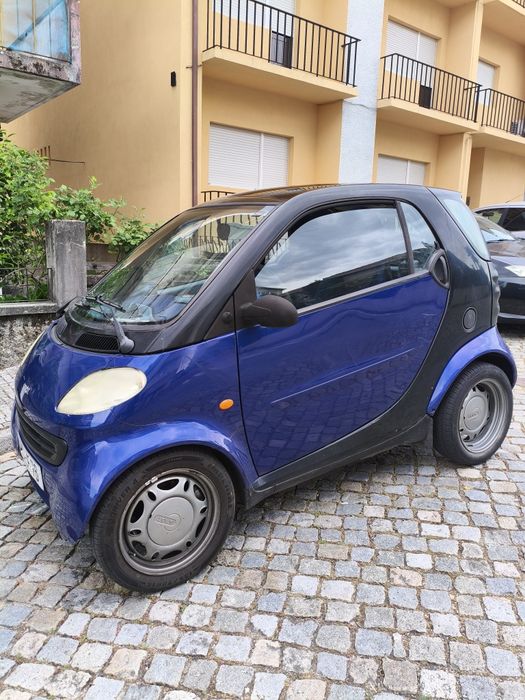 Vendo o meu Smart Fortwo 450 CDI (diesel) do ano 2000, caixa semi-automática.