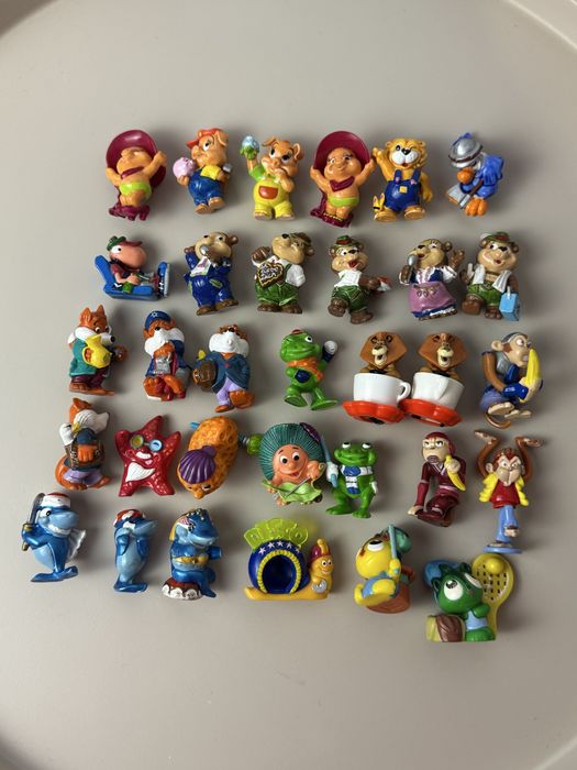 Бегемотики, гноми, динозаври, пінгвіни, кіндери 90х, старі кіндери