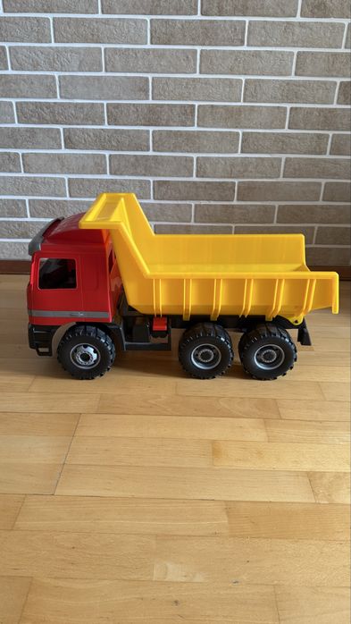 Самосвал дитячий