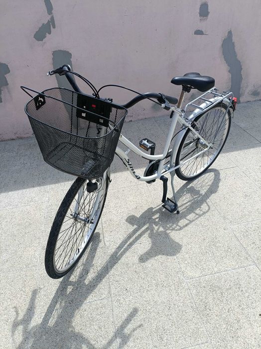 Bicicleta usada homem e senhora