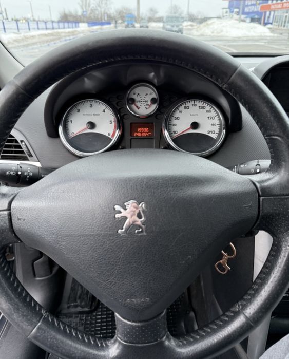 Продам економний та надійний Peugeot 207 SW 2011 року випуску.