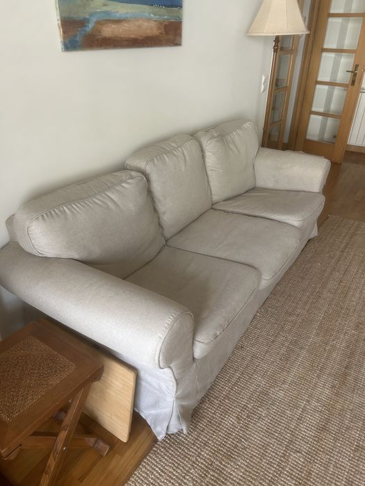 Sofá 3 lugares EKTORP IKEA com 2 capas (bege e conzenta)