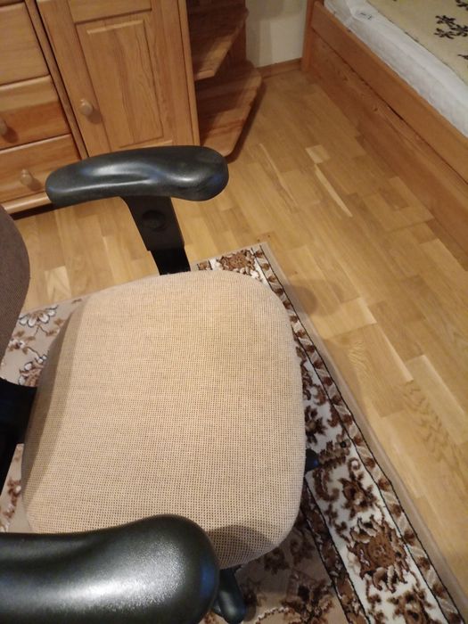 Fotel biurowy obrotowy