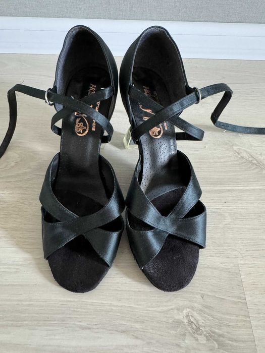 Босоніжки для танцю