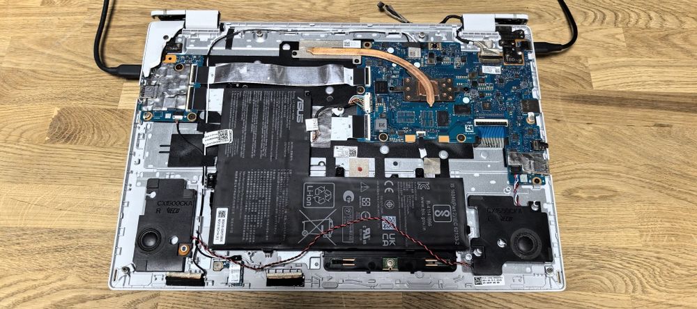 Ноутбуки Asus UX320/Asus розібраний/Asus C523N/Дефект