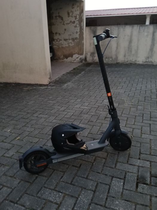 Electric Scooter Xiaomi Mi 3 (Como Nova) + Capacete Opcional