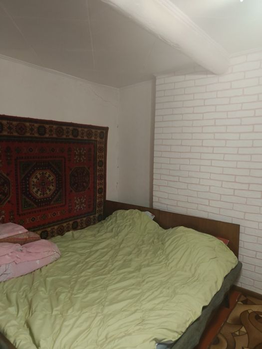 Продам 2 кімнатний будинок з великою земельною ділянкою (р-н 8 школи)