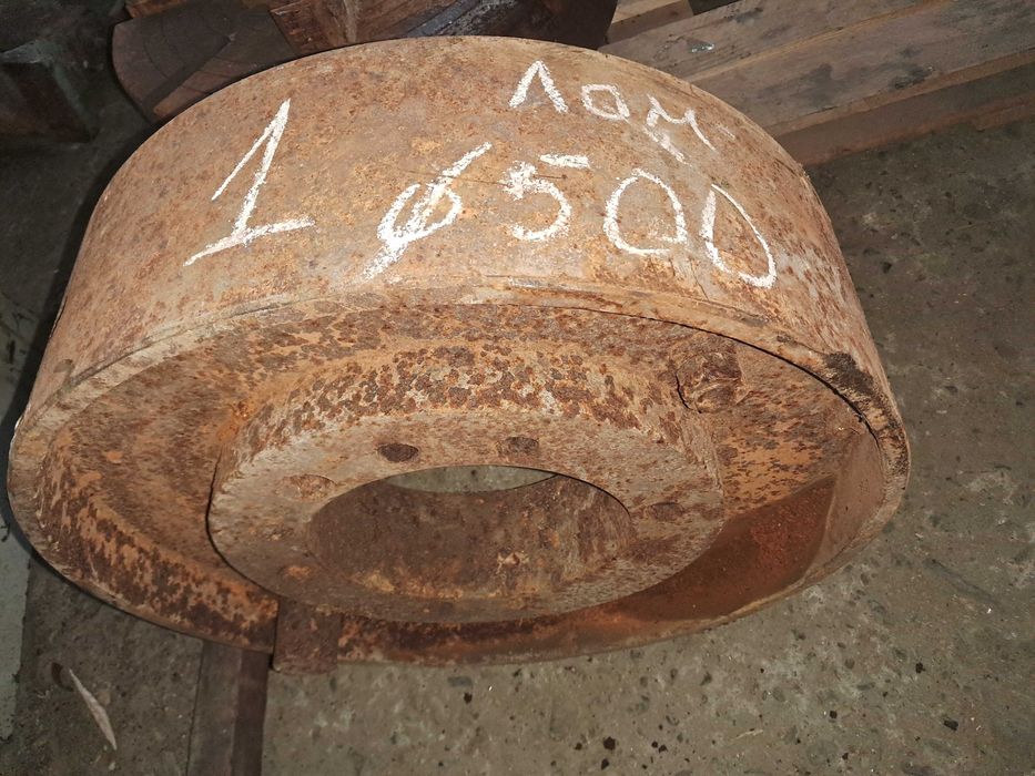 Маховик діаметром 500 мм.
