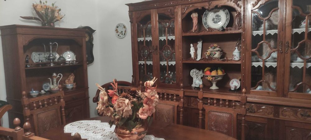 Mobília de sala de Jantar com requinte e durável. Madeira de carvalho!