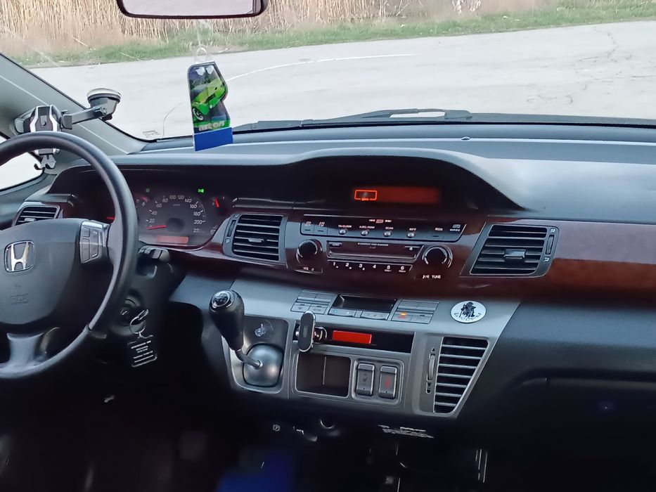 Продам Honda FR-V . Год 2005. 6 мест