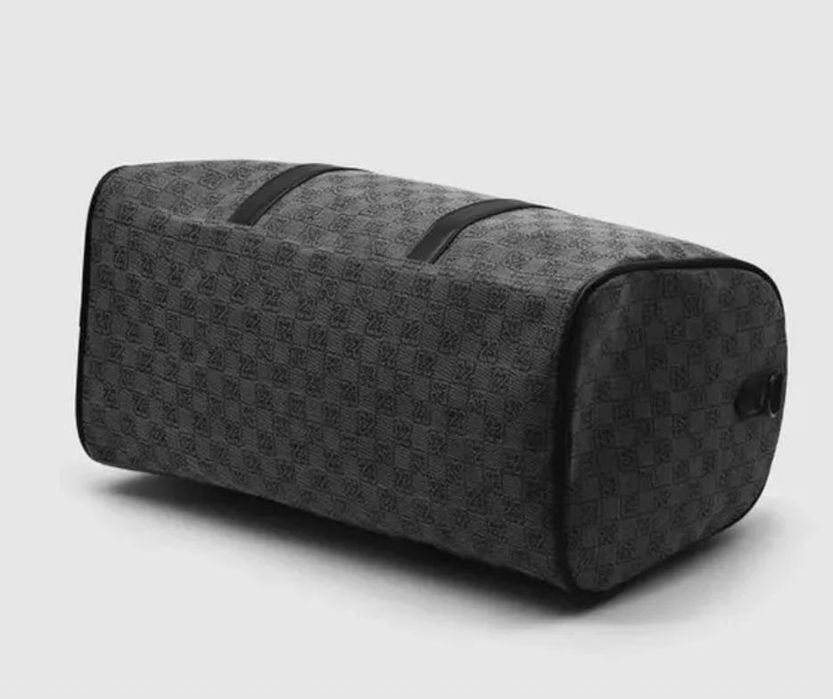 Спортивна сумка через плече Jordan Duffle Monogram у темно-сірому кольорі.