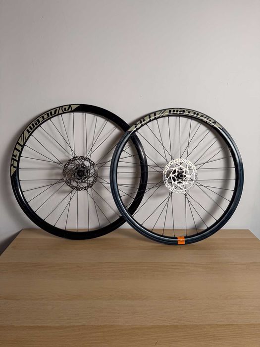 Koła gravelowe Accent TGR z tarczami Shimano (bardzo dobry stan)