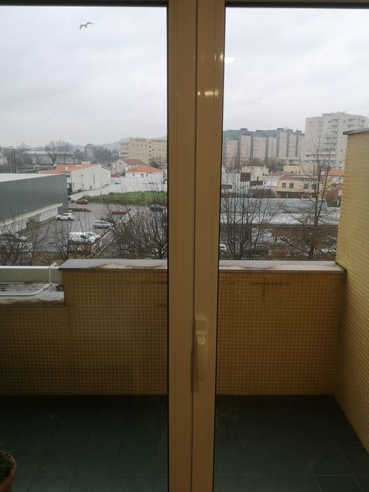 Alugo quarto  suite, individual Barcelos