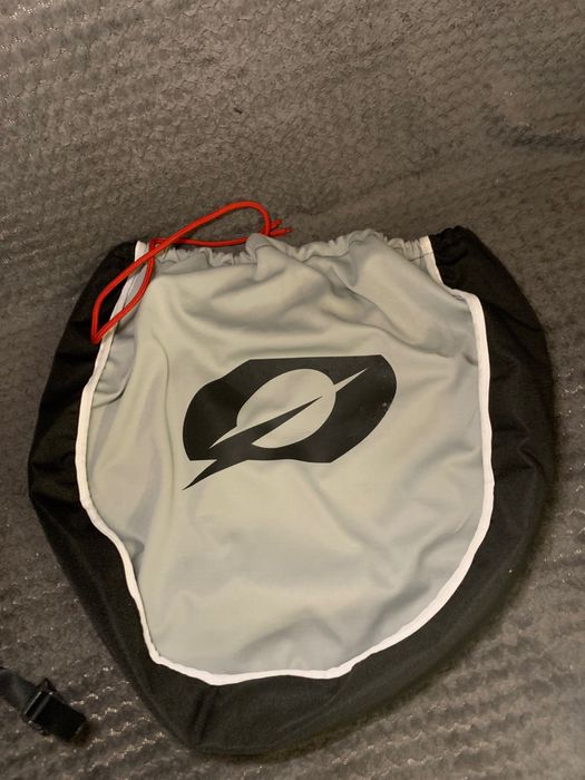 Kask O’neal z pokrowcem