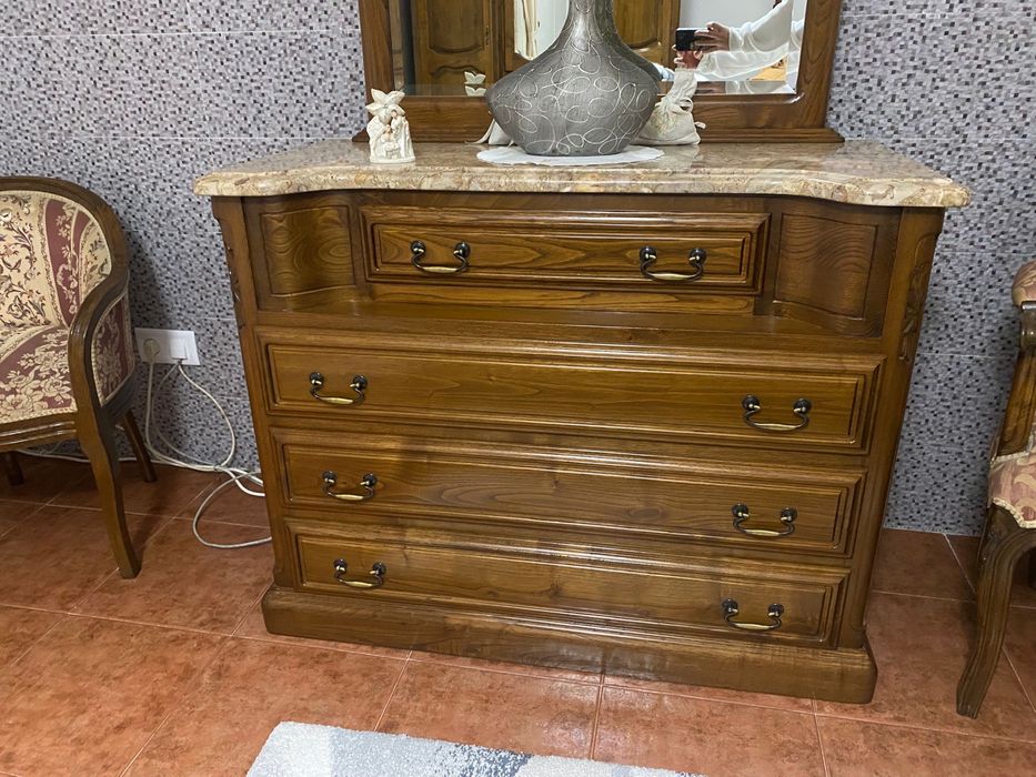 Cama / Cómoda / Mesinhas