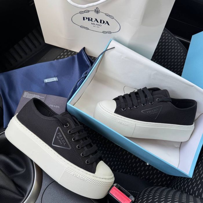 Жіночі кеди на платформі чорні Prada platform black white premium