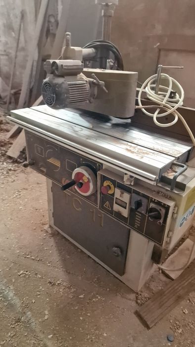 Tupia com carro de respigar e alimentador maquinas de carpintaria