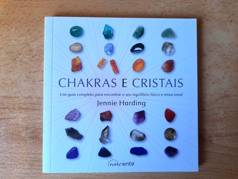 Conjunto cristais + livro "Chakras e Cristais"