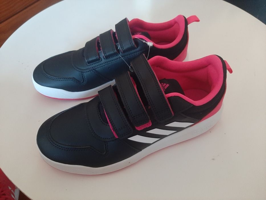 Tenis adidas Novos