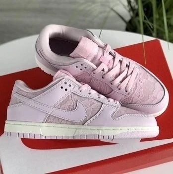 Nike SB Dunk Low WMNS Lace Pack – Regal Pink