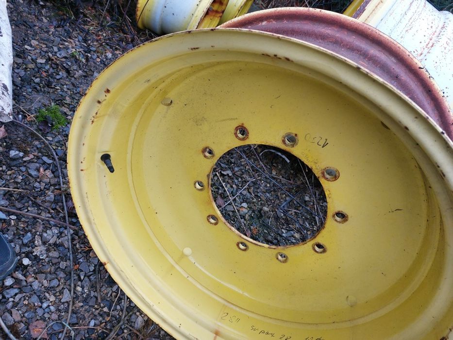 Felgi Rolnicze John Deere 28  , 10 otw 2 szt
