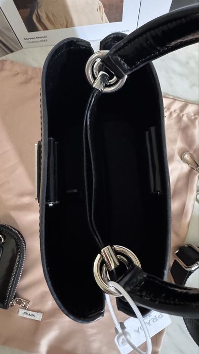 Сумка тоут Prada кожа в наличии