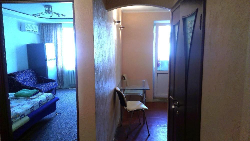 Однокомнатная квартира, ночь /неделя,низкий этаж, рядом метро.