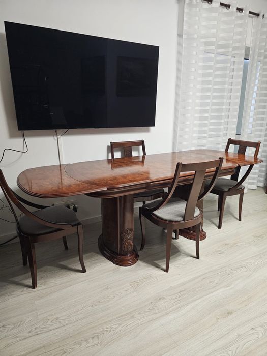 Conjunto Completo de Sala de Jantar (Cristaleira, Aparador, Mesa e Cadeiras)
