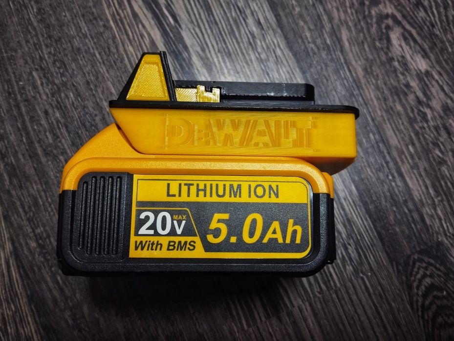 Адаптер перехідник акумулятор DeWALT на інструмент Milwaukee M18